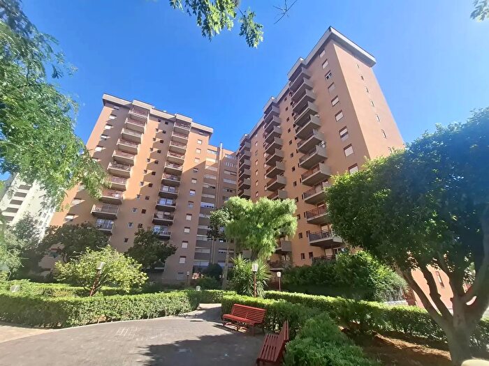 Appartamento con 5 locali in vendita in Via Fiori, Palermo