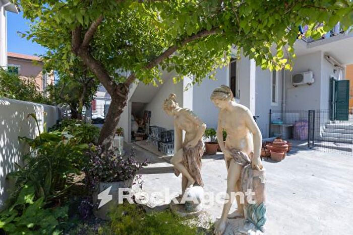 Appartamento quadrilocale in vendita in Via dei Pelaghi a, Livorno