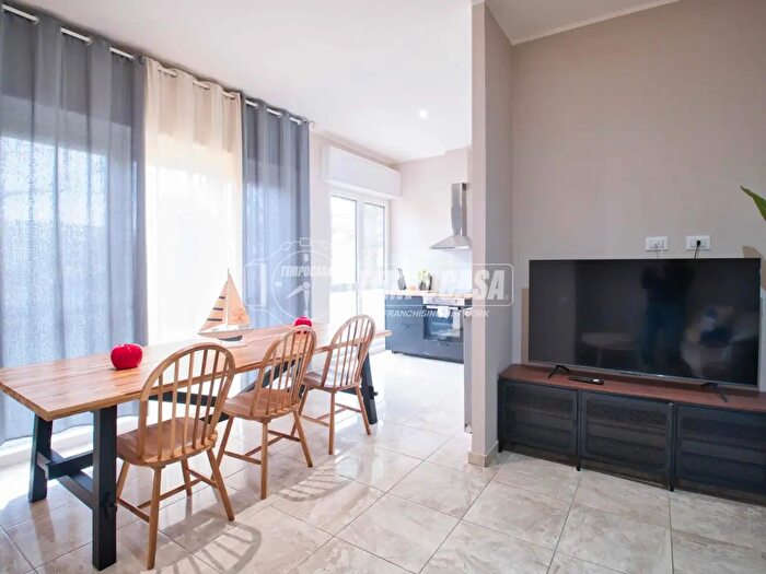 Appartamento con 5 locali in vendita in Novara