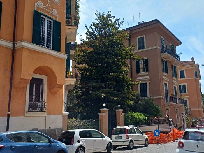Appartamento con 6 locali in affitto in Via Capodistria, Trieste Coppedè, Roma