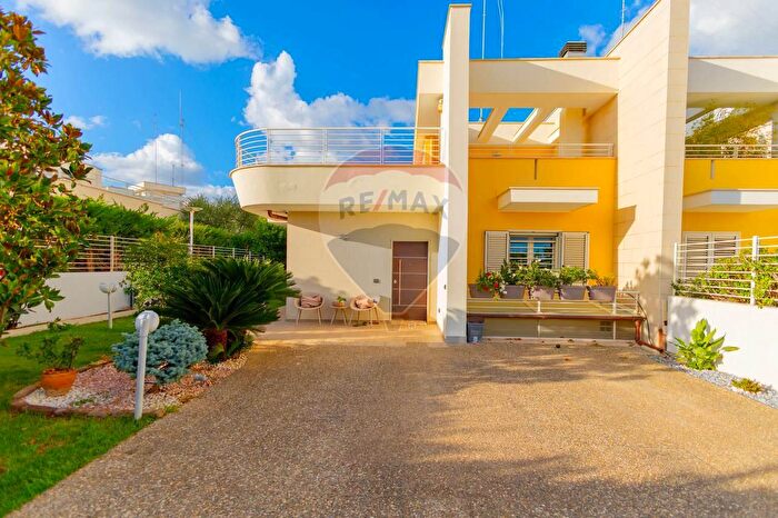 Casa con 6 locali in vendita in Via Vienna, Casamassima