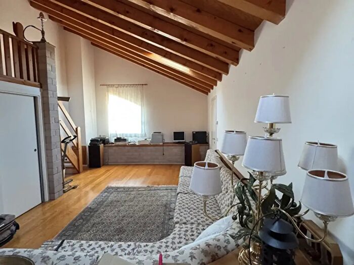 Appartamento con 5 locali in vendita in Via Aldo Rosolen, Vittorio Veneto