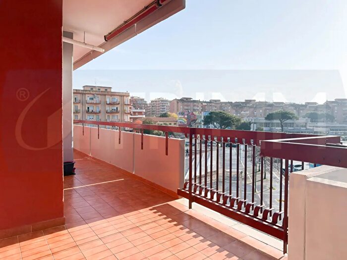 Appartamento trilocale in vendita in Piazza San Benedetto da Norcia, Pomezia