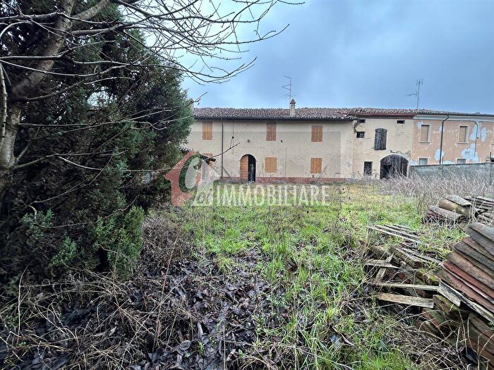 Casa con 9 locali in vendita in Via Dovara, Sabbioneta