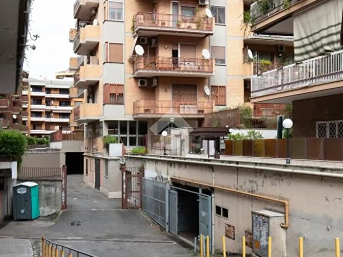 Appartamento quadrilocale in vendita in Via Latina, Roma
