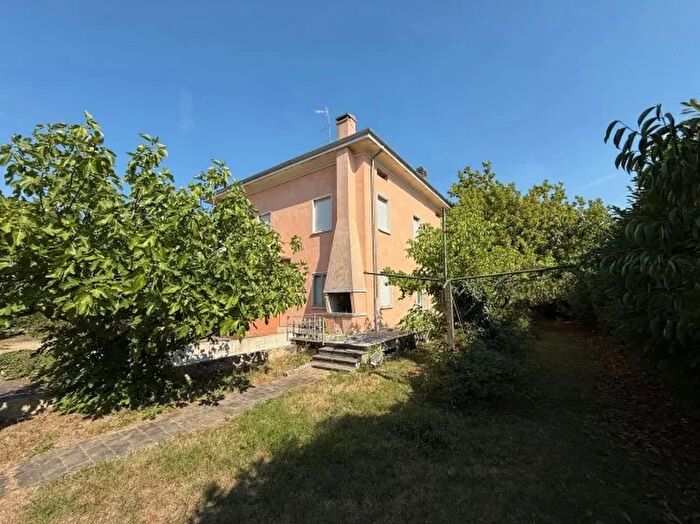 Casa con 8 locali in vendita in Mantova