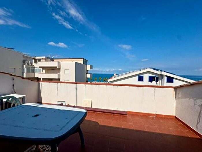 Appartamento con 6 locali in vendita in Via Lungomare Nauloco, Venetico