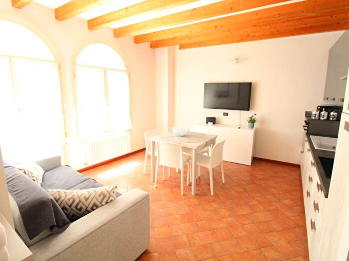 Appartamento trilocale in affitto in Via Lodovico Franzini, Centro, Clusone