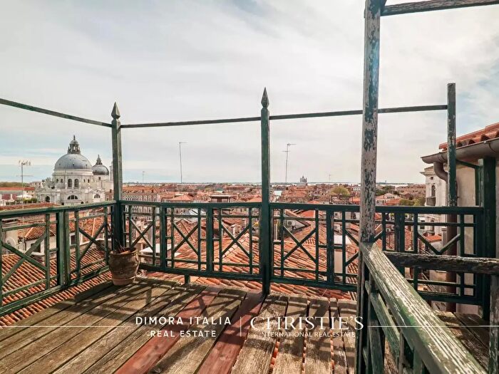 Appartamento con 8 locali in vendita in Venezia