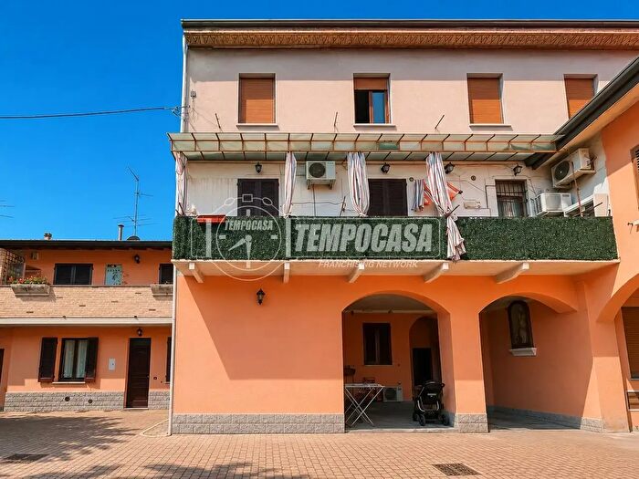 Appartamento bilocale in vendita in Via Bagatti Valsecchi, Varedo