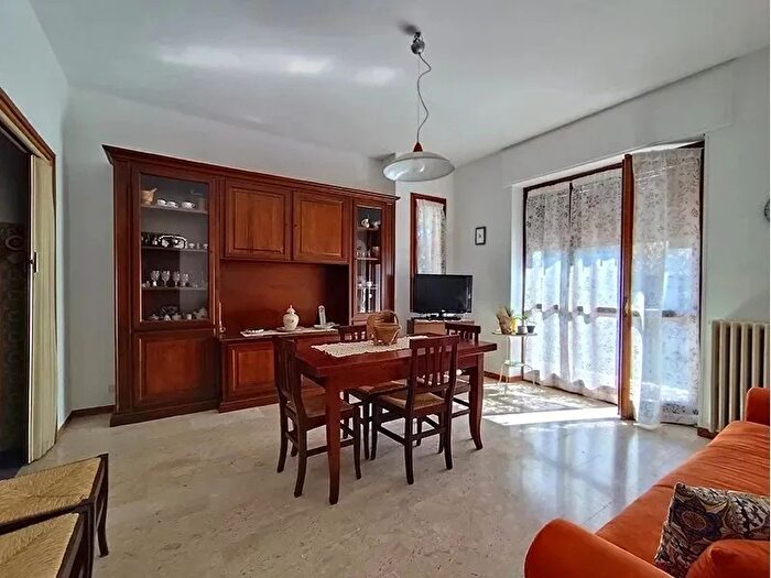 Appartamento con 6 locali in vendita in Dogliani