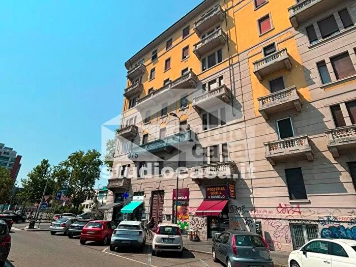 Appartamento quadrilocale in vendita in Viale Romolo, Milano