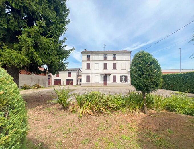 Casa con 6 locali in vendita in Via S Contardo, Campospinoso