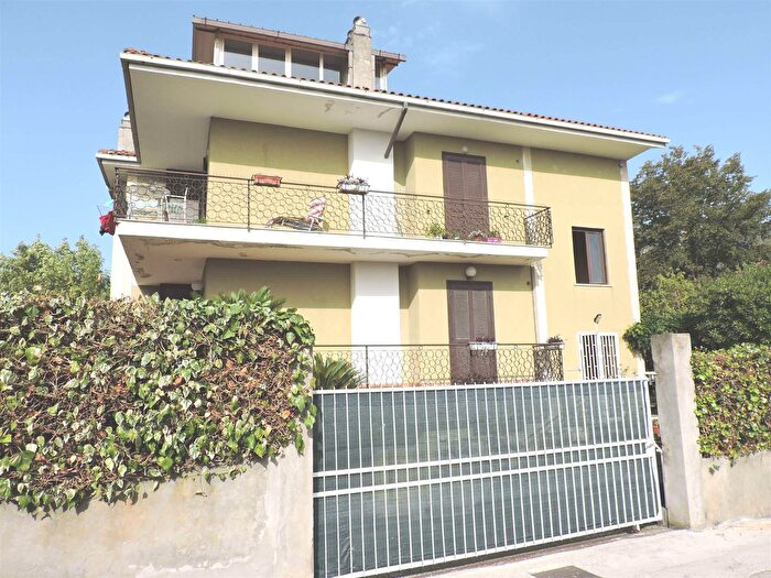 Casa con 7 locali in vendita in Sessa Aurunca