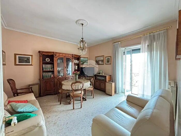 Appartamento trilocale in vendita in Via dei Carraresi, Roma