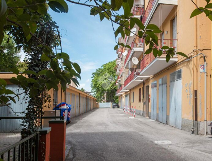 Appartamento trilocale in vendita in Via Ugo Bassi, Cento