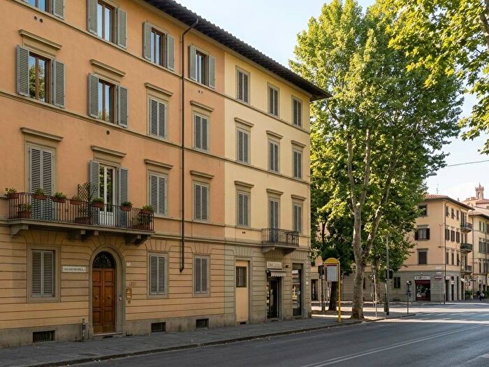 Appartamento trilocale in affitto in Viale della Giovine Italia, Santa Croce, Firenze