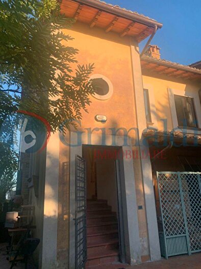 Appartamento trilocale in vendita in Via Cerri, Bettona