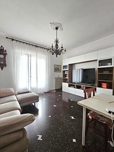 Appartamento trilocale in vendita in Via Laviosa, Genova