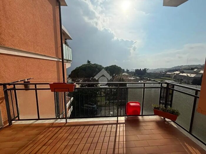 Appartamento con 6 locali in vendita in Via Domenico Chiodo, Genova