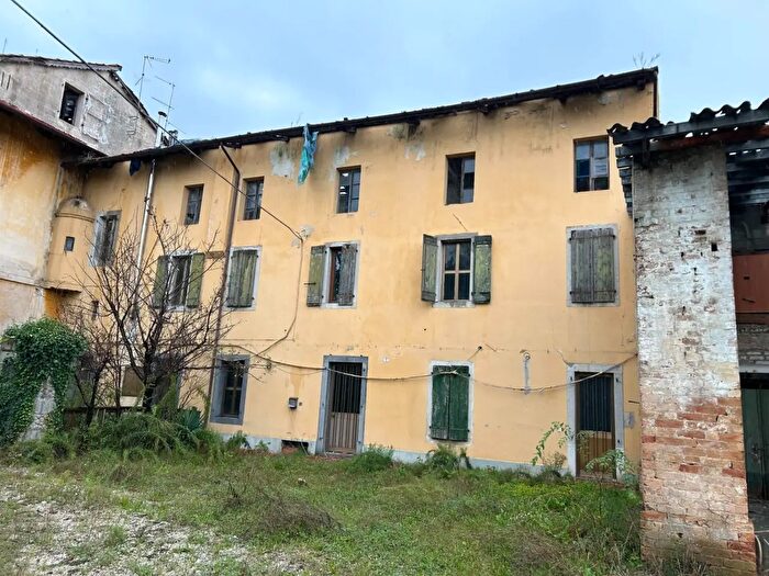 Casa con 10 locali in vendita in Via Ferraria, Mortegliano