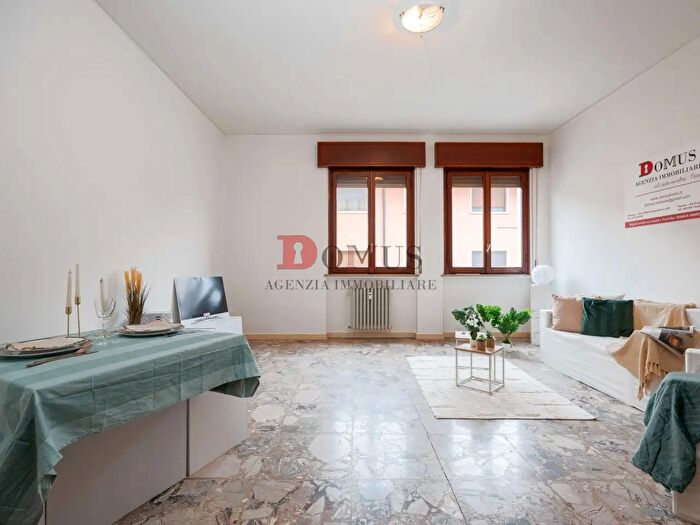 Appartamento quadrilocale in vendita in Galleria Mortara, Mantova