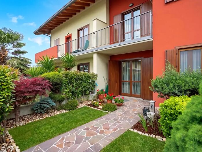 Casa con 6 locali in vendita in Via Padre David Maria Turoldo Zanica, Zanica