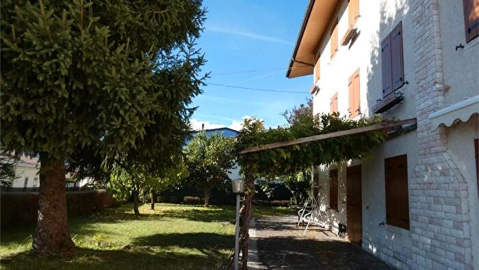 Casa con 14 locali in vendita in Valdobbiadene Via Borela, Montebelluna