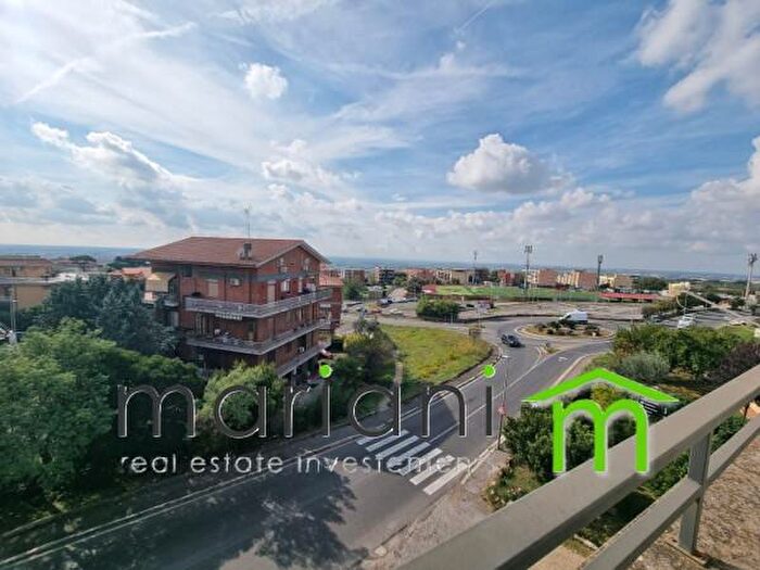 Appartamento con 6 locali in vendita in Via Italia, Albano Laziale