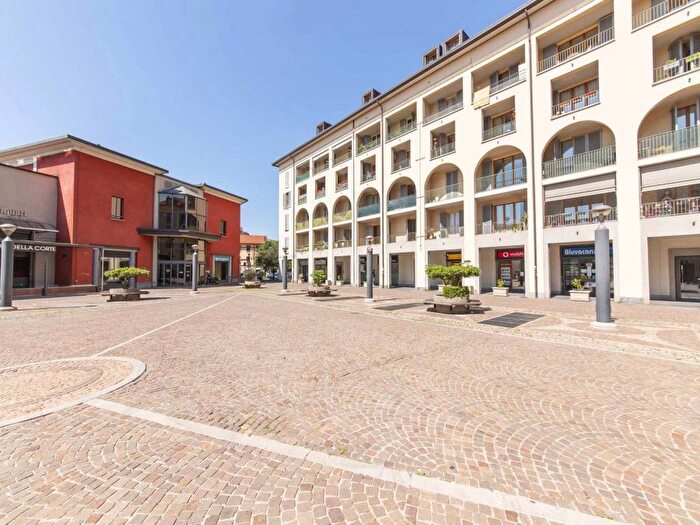 Appartamento trilocale in affitto in Via Camillo Benso Conte di Cavour, Centro, Bollate