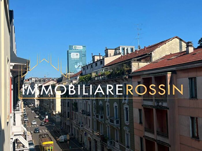 Appartamento trilocale in affitto in Via Ugo Bassi, Isola, Milano