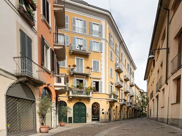 Appartamento bilocale in affitto in Via Madonnina, Milano