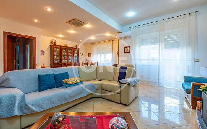 Appartamento trilocale in vendita in Strada Favale, Tivoli