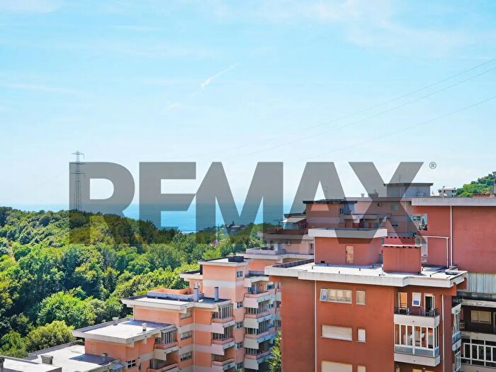 Appartamento trilocale in vendita in Via San Marino, Genova