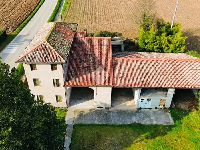 Casa trilocale in vendita in Via Santa Giustina, Rossano Veneto
