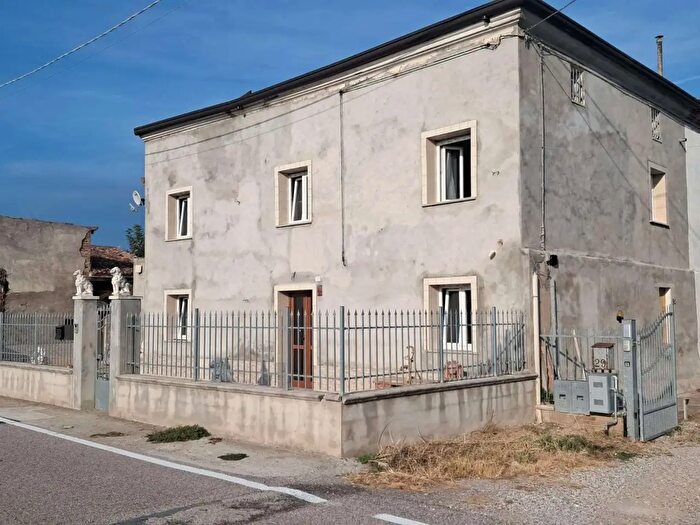 Appartamento con 5 locali in vendita in Roverchiara
