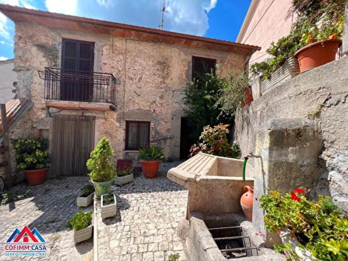 Casa trilocale in vendita in Via Colle, Atina