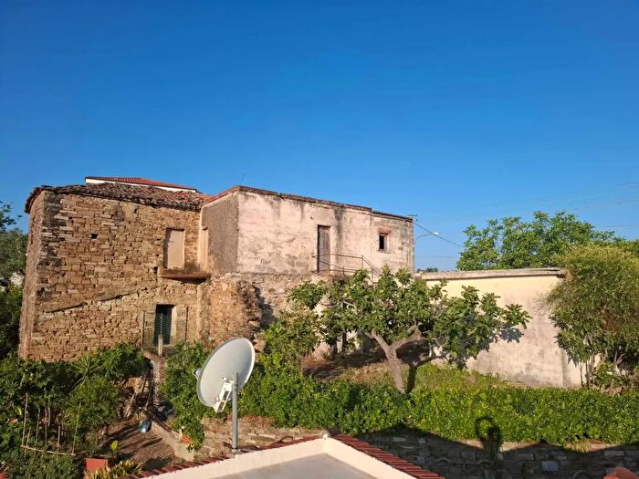 Casa con 6 locali in vendita in Via Noce Alta, Perdifumo