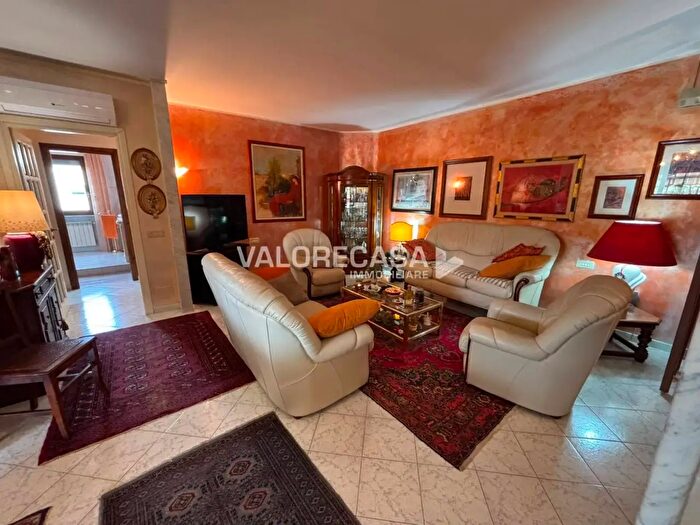 Appartamento quadrilocale in vendita in Carrara