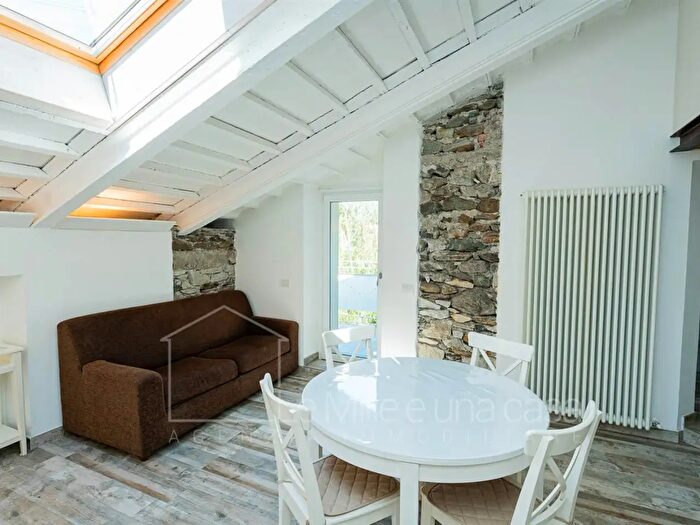 Appartamento trilocale in vendita in Via alla Fontana Vecchia, Colico