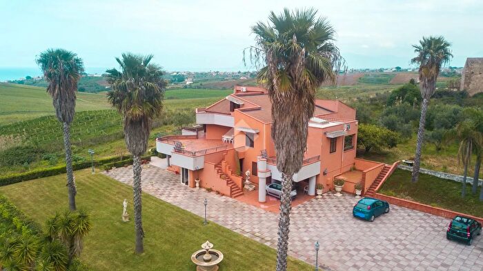Casa con 9 locali in vendita in Via Ss, Alcamo