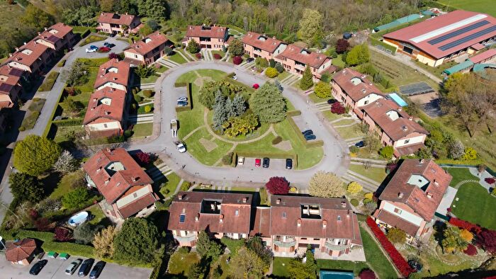 Casa con 5 locali in vendita in Via Monsereno, Imbersago