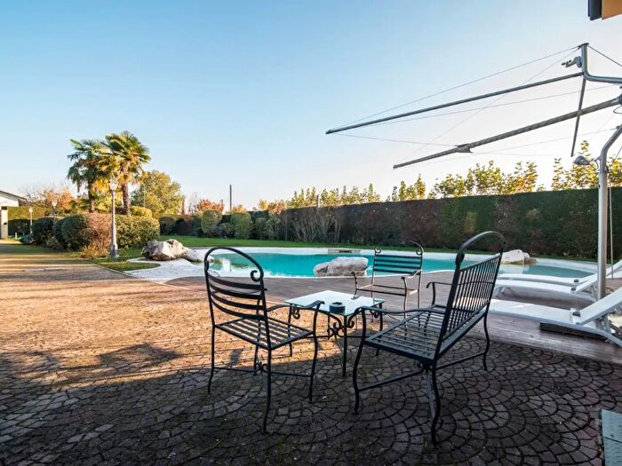 Casa con 5 locali in vendita in Abano Terme