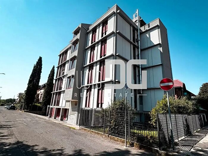 Appartamento trilocale in vendita in Via Amatore Sciesa, Desio