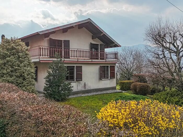 Casa con 7 locali in vendita in Via Damiano Chiesa, Berbenno