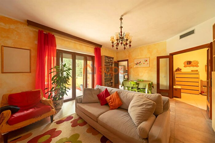 Appartamento quadrilocale in vendita in Via Luigi Settembrini Corciano Pg, Corciano