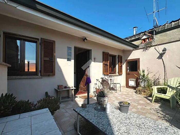 Casa trilocale in vendita in Via Nino dallOro, Crespiatica