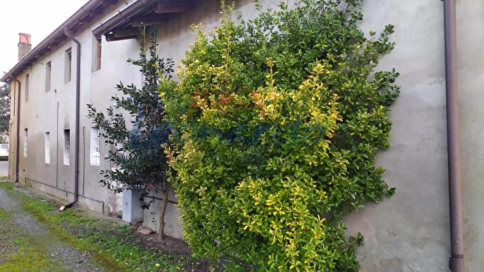 Casa con 8 locali in vendita in Gragnano Trebbiense