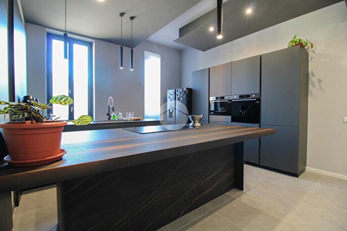 Appartamento quadrilocale in vendita in Via Pellegrino Rossi, Milano