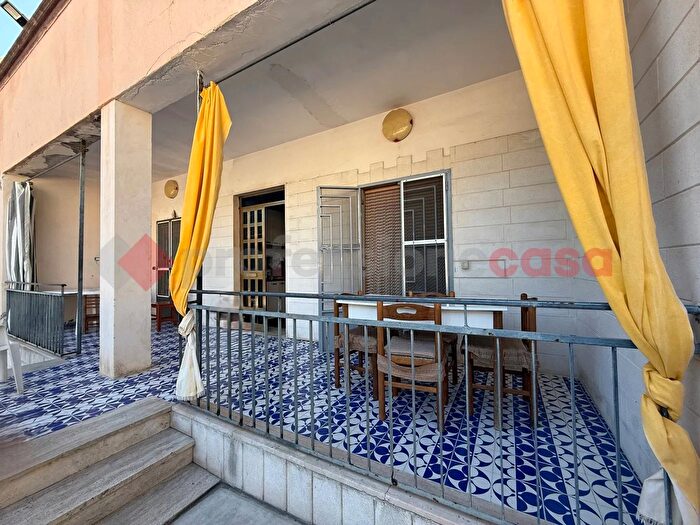 Appartamento trilocale in vendita in Via Spari, Leporano